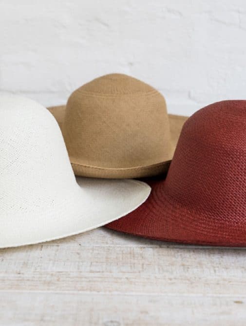 Paille cousue, paille tressée, panama… Quels sont les matériaux de qualité pour votre chapeau ?