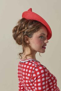 coiffure chignon - chapeau Miss Scarlett - Mademoiselle Chapeaux